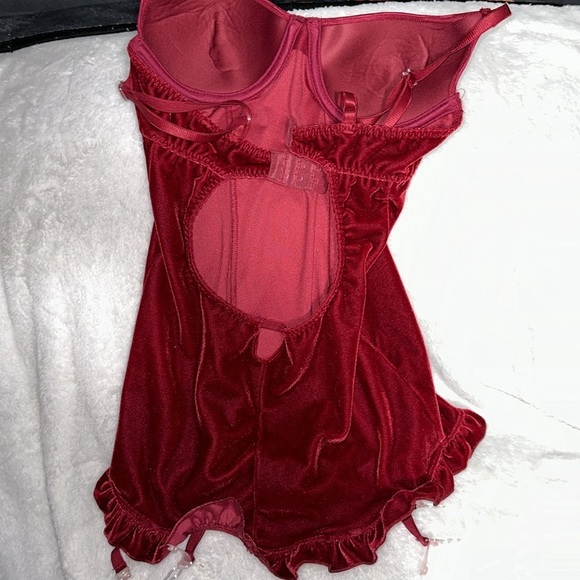 Gorgeous velvet like Shapewear lingerie​​​ - Picture 5 of 7